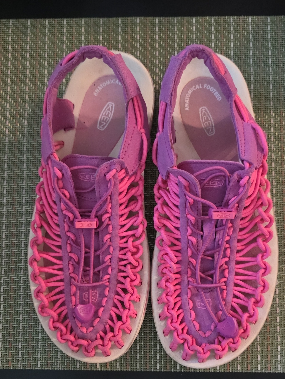 KEEN 
UNEEK Sneaker Sandals